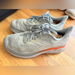 Hoka One One shoes women’s size 7.5 B Clifton 8